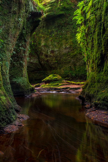 Landscape photography with 33mm Focal Length from Finnich Glen, Scotland by Ugo Cei