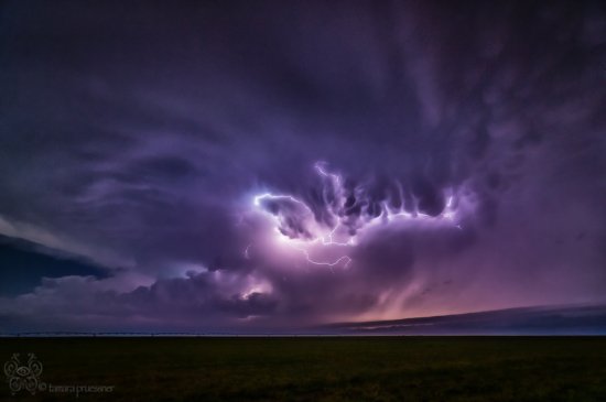 Spectacular example of how to Photograph Lightning by Tamara Pruessner