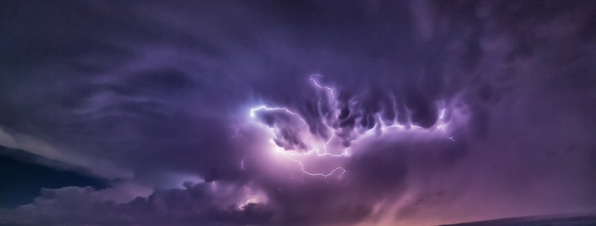 Cover for blog article about Lightning Photography by Tamara Pruessner