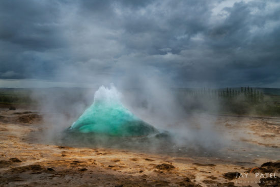 Composizione fotografica con ampio spazio negativo per creare un'atmosfera a Geysir, Islanda