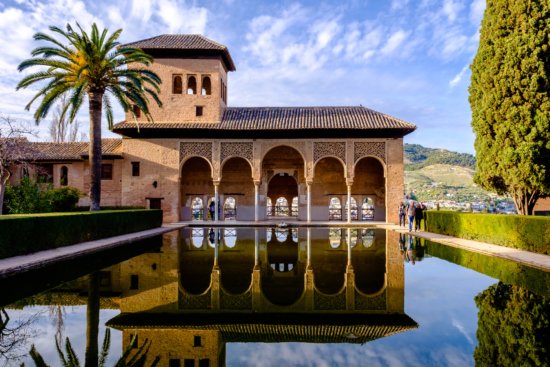 Example of wide angle lens photo without camera tilt from Alhambra, Granada, Spain by Ugo Cei